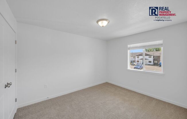 3 beds, 2 baths, 1,080 sqft, $1,270, Unit #218