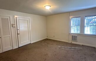Studio, 1 bath, 342 sqft, $1,245, Unit 4348 Broadway Unit B