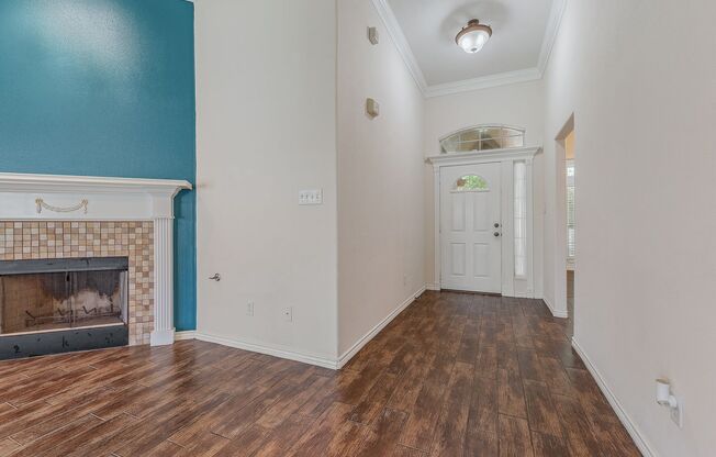 3 Bed/ 2 Bath Home in Edelweiss Gartens Available for August Move In!