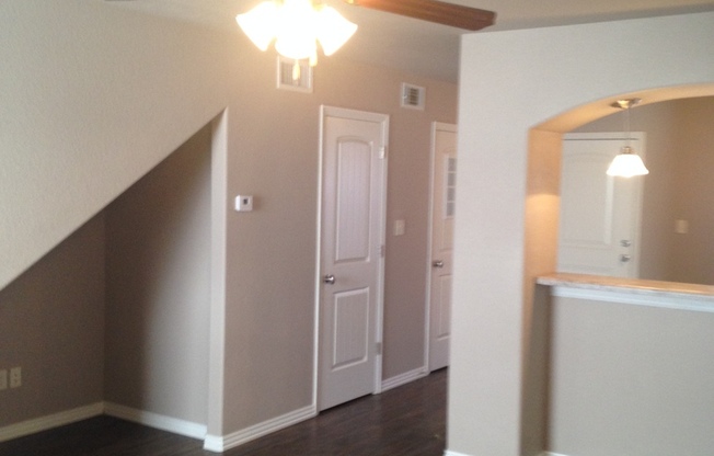 2 beds, 1.5 baths, 900 sqft, $900