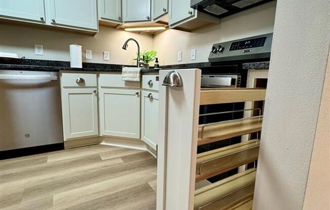 2 beds, 1 bath, 875 sqft, $1,650, Unit 85B
