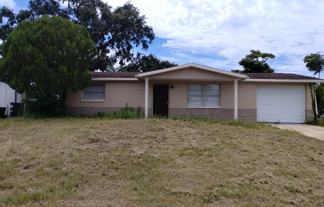 Charming 2-Bedroom, 1-Bath Home in Hudson, FL!