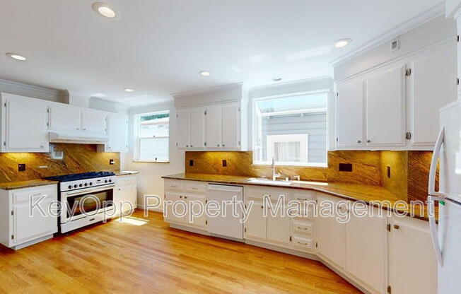 2236 15 AVE