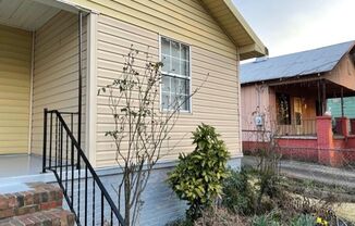 3 beds, 1 bath, $1,100