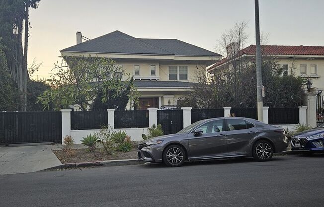 422 SERRANO AVE