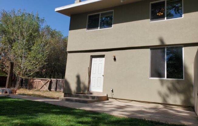 Pet-Friendly Three Bedroom Duplex in Hildale with HUGE yard.