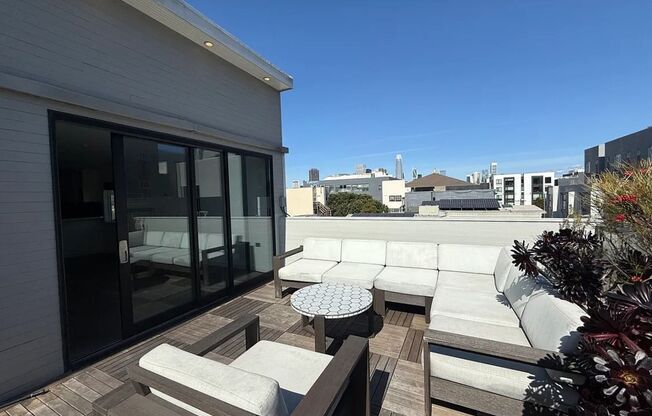 Luxury Penthouse Condo w/Large Private Terrace, Outdoor Kitchen – a must see! PROGRESSIVE
