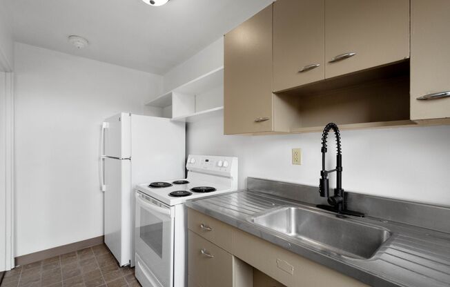 2 beds, 1 bath, 800 sqft, $475, Unit 2117 Brownsville Road - C32