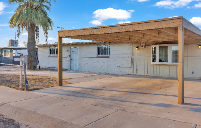 1908 E LYNNE LN