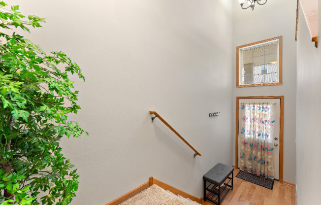 11769 EMERY VLG DR N