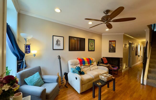 Charming 2Bed/1Bath Single-Family Apartment