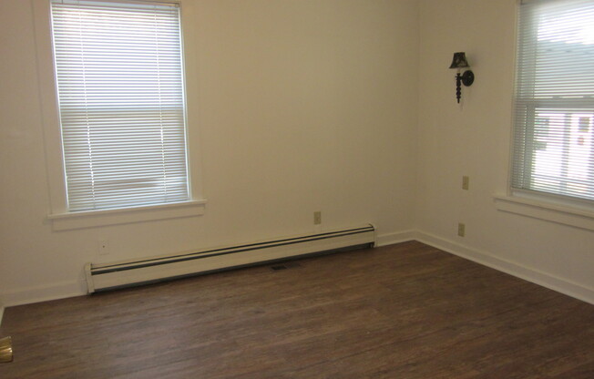 3 beds, 1 bath, $1,000