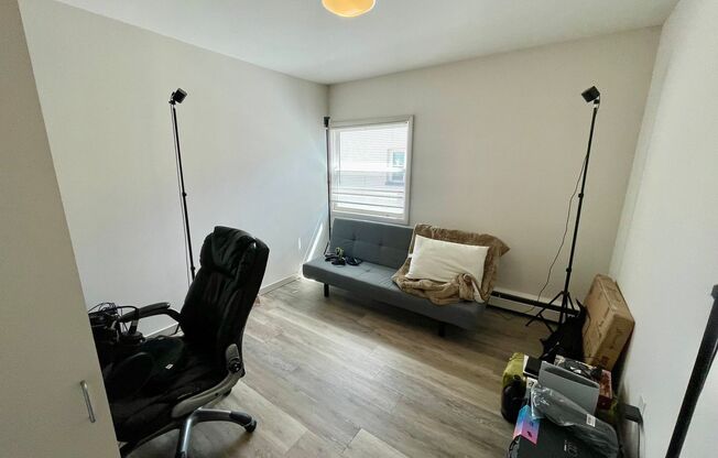 2 beds, 1 bath, $1,350, Unit 310