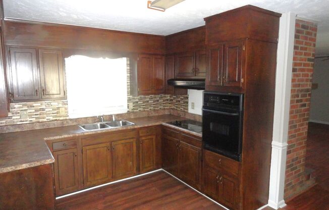 3 beds, 2 baths, $1,399