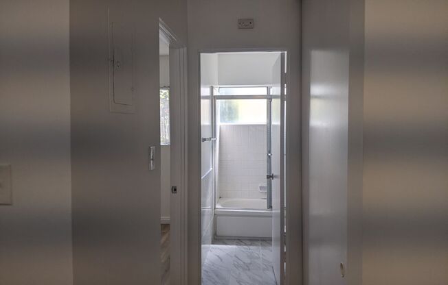 1 bed, 1 bath, 700 sqft, $1,895, Unit 27