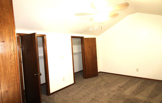 2 beds, 1 bath, 850 sqft, $850, Unit 11B