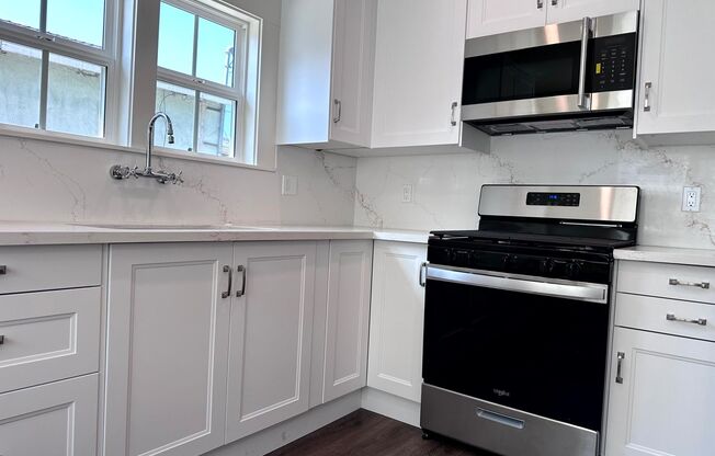 2 beds, 1 bath, $2,995, Unit 1460 Ricardo St.