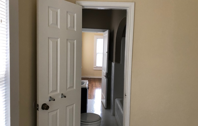 W. Mistletoe Ave-1702