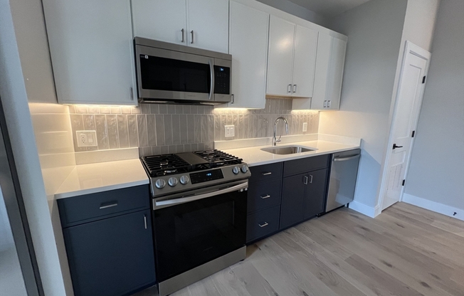 2 beds, 2 baths, 850 sqft, $3,995, Unit 203