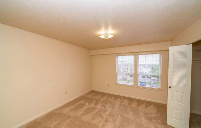 Living Room With Expansive Window at Black Sand Apartment Homes, Lincoln, NE