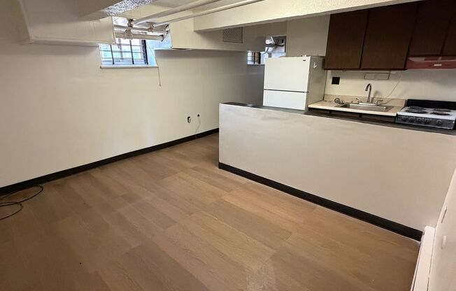 Tudor Hall~ Shadyside on the boarder of Oakland and Bloomfield~ convenient walkable location