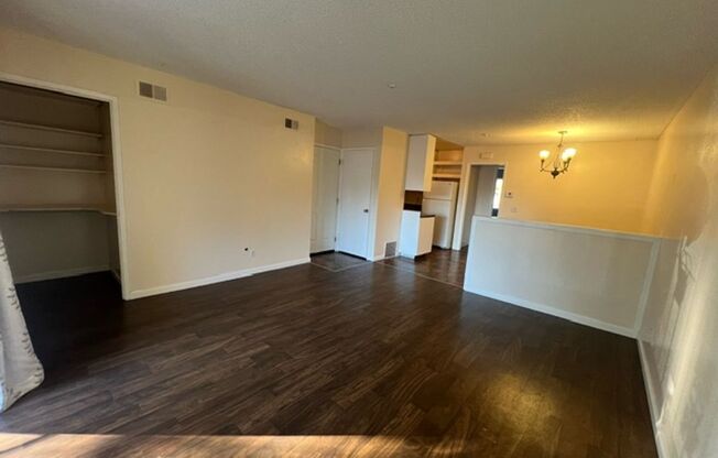 Spacious 1 bedroom apartment conveniently located near the Oliver's shopping center!