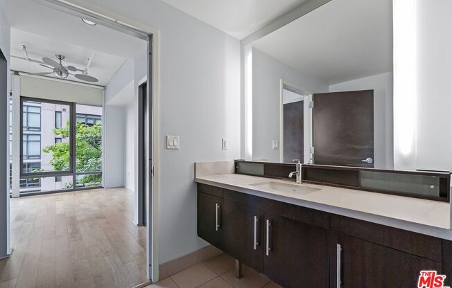 1 bed, 2 baths, 1,110 sqft, $4,000, Unit 815