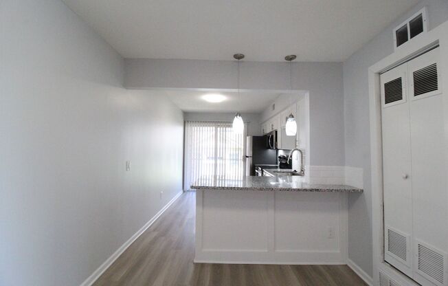 1/2 Month FREE On This 2 Bedroom 2 Bath Apartment Just Minutes From The Plaza