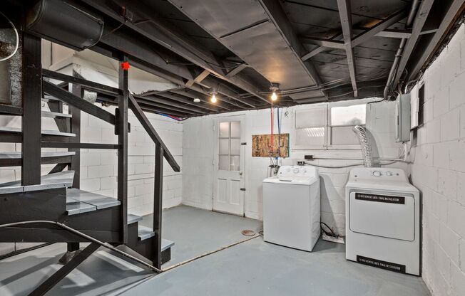 2 beds, 1 bath, 800 sqft, $1,950, Unit 824 N Mcknight