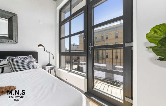 2 beds, 1 bath, $2,724, Unit J4