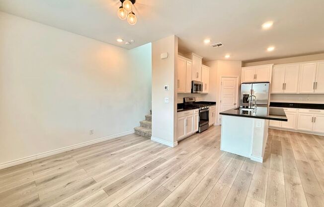 Gorgeous Home waiting for you!