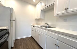 2 beds, 1 bath, 875 sqft, $2,100, Unit B07
