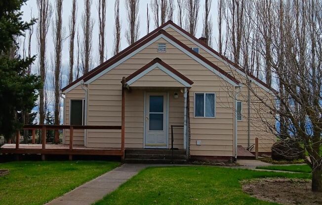 Farm House on Booth Ln