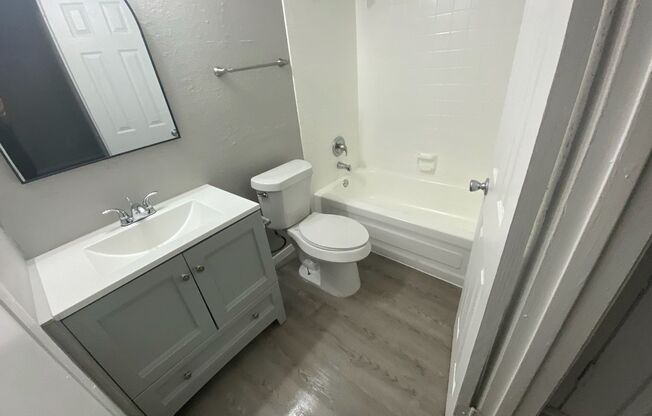 Studio, 1 bath, 400 sqft, $1,150, Unit 220