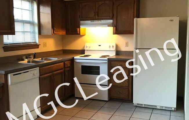 2 beds, 1.5 baths, 1,200 sqft, $1,295, Unit 3553 NE Independence Cir