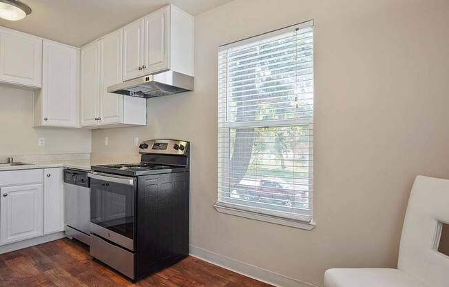 Electric Range In Kitchen at Parkside Apartments, Davis, CA, 95616