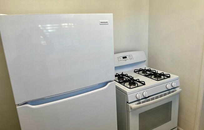 North Park Downstairs One Bedroom Apartment - On-Site Laundry, Centrally Located