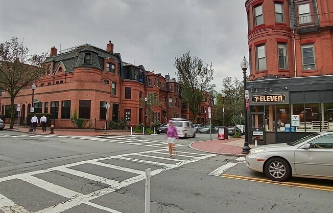 Studio, 1.5 baths, 999 sqft, $2,295, Unit 7
