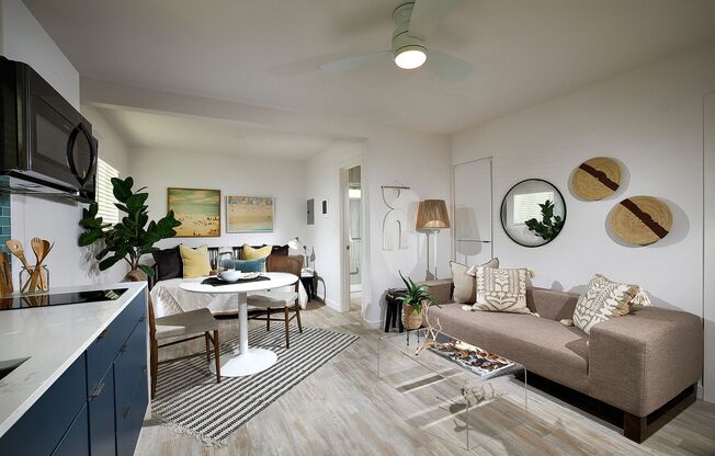 Newly Renovated Community 2 Blocks From The Beach!