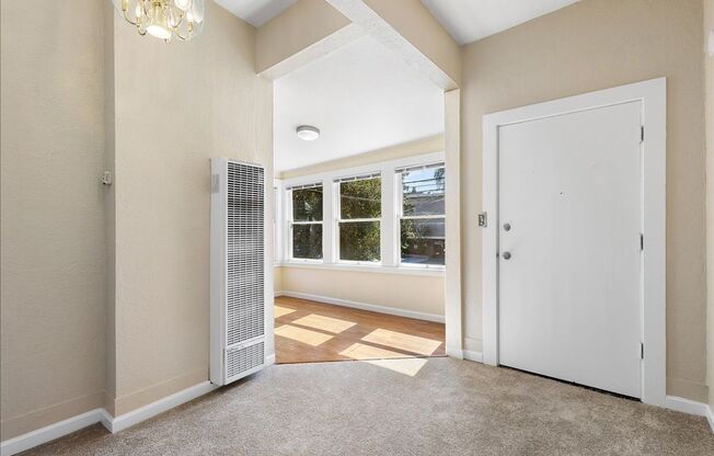 2241 San Jose Ave #D - 1 bedroom | 1 bath | Upper unit