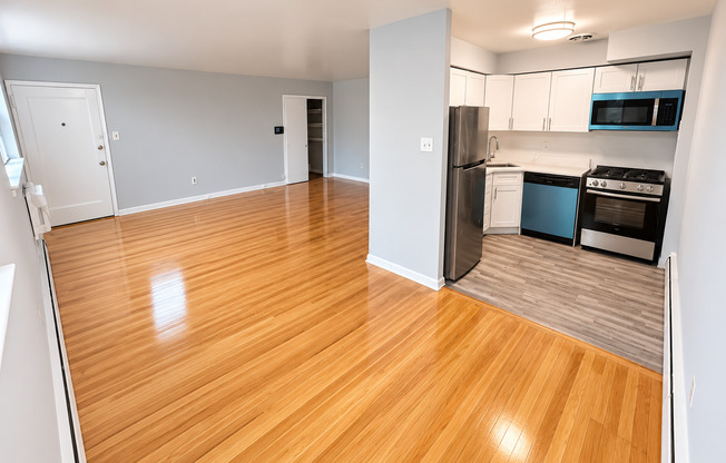 2 beds, 1 bath, 900 sqft, $1,600, Unit B2A