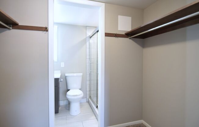 3 beds, 2 baths, 1,300 sqft, $2,470, Unit 3201-3