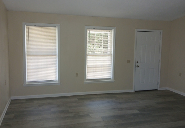 1314 MOBILE AVE