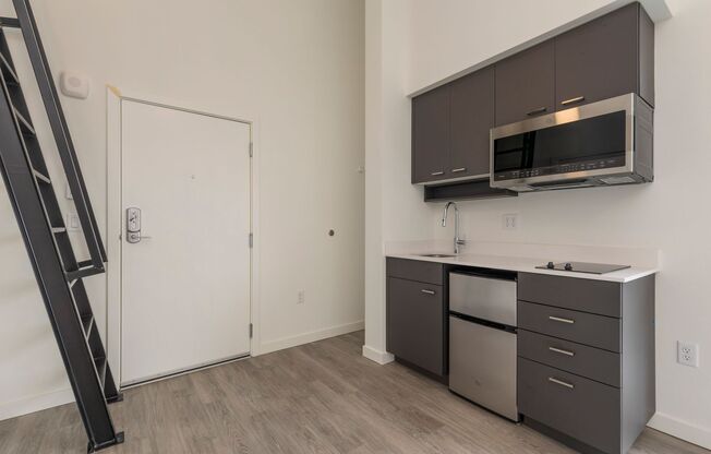 Studio, 1 bath, 346 sqft, $1,345, Unit 401