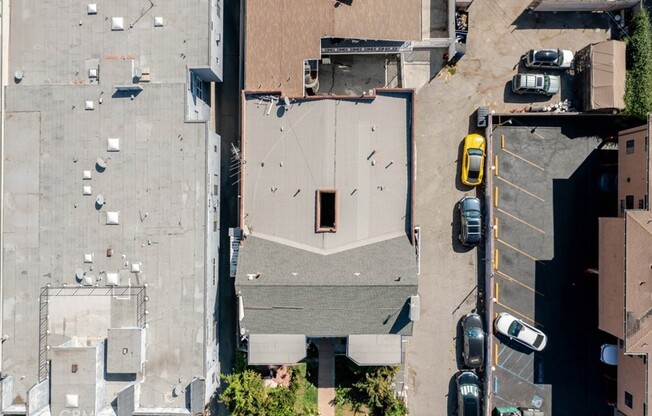 1716 3/4 WINONA BLVD