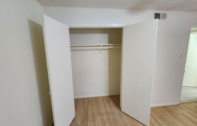 1 bed, 1 bath, 700 sqft, $995, Unit LAW11-125