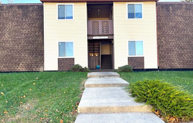 2 beds, 1 bath, $1,200, Unit 35 4