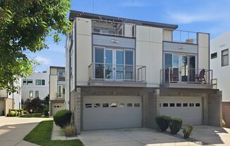 Beautiful 2BR Modern Duplex with Garage, Gas Range & Walk-In Closets!