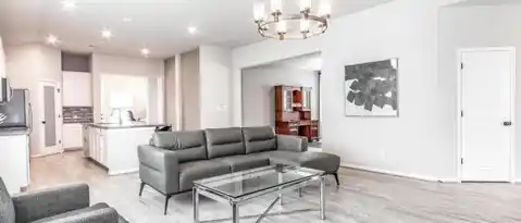 2527 VERONA WAY