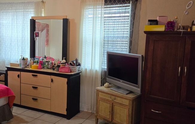 3 beds, 1 bath, $1,695